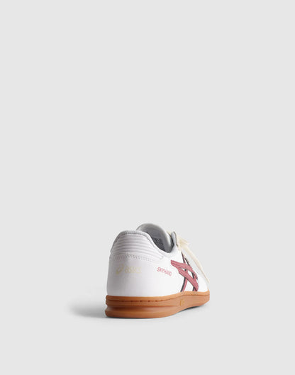 WHITE BRISKET RED