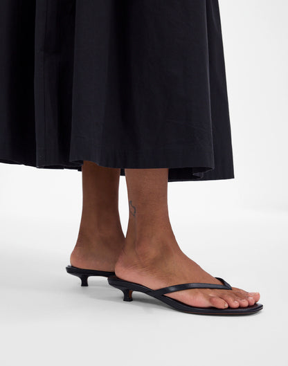 TRUE BLACK