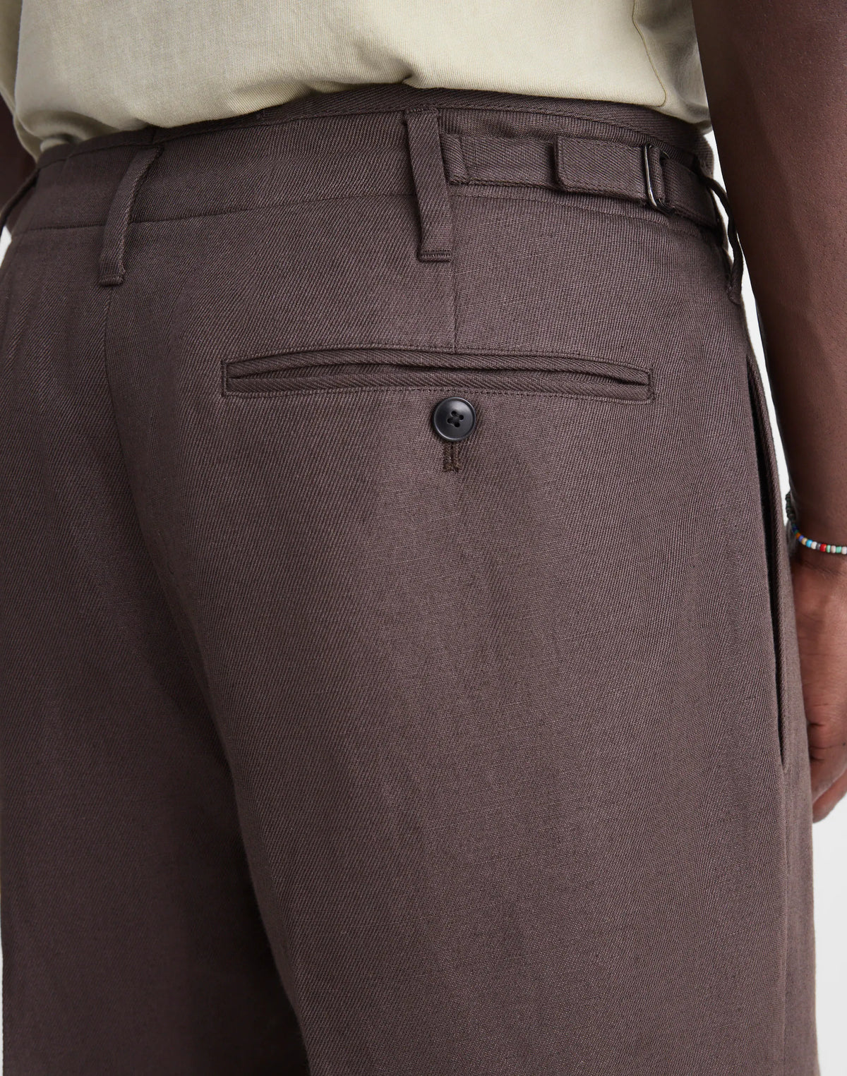 DARK BROWN