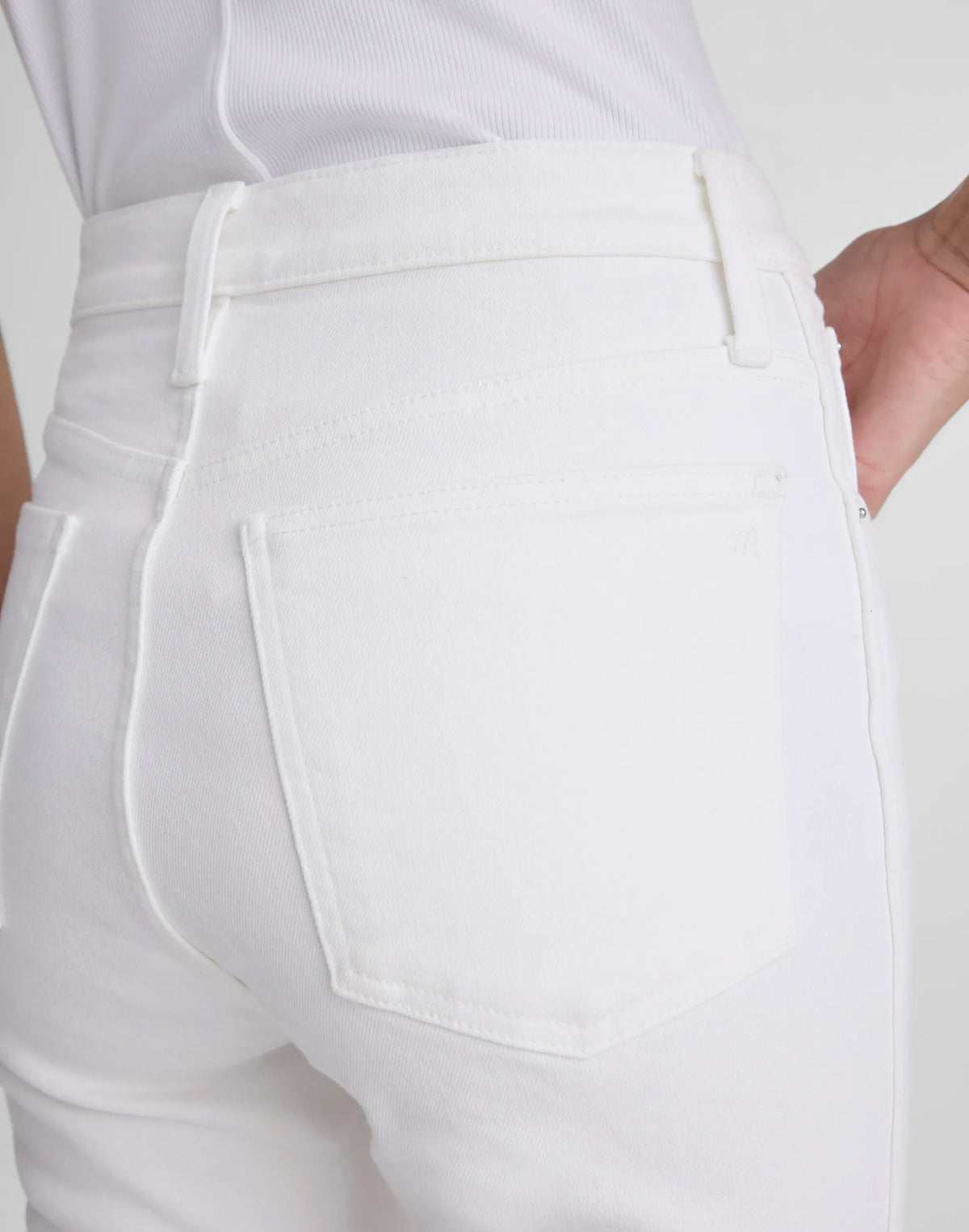 TILE WHITE