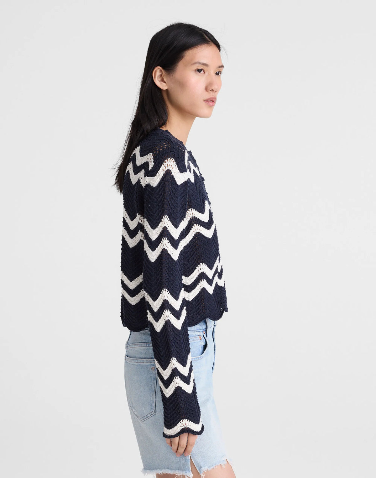 NAVY AND IVORY WAVY STRIPE