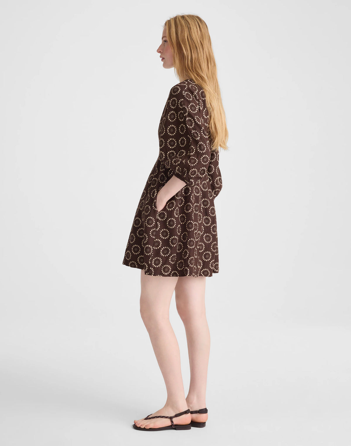 DARK BROWN