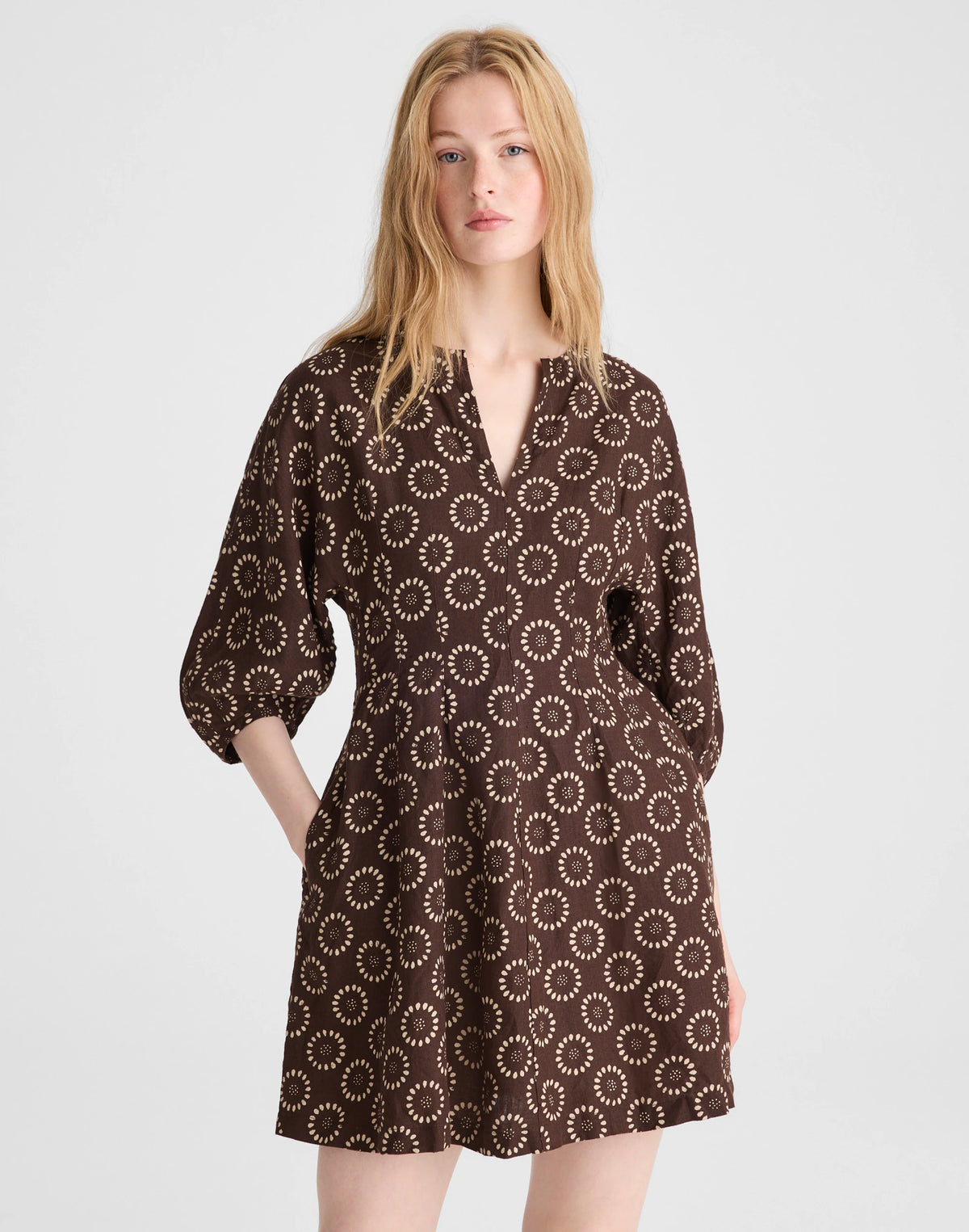 DARK BROWN