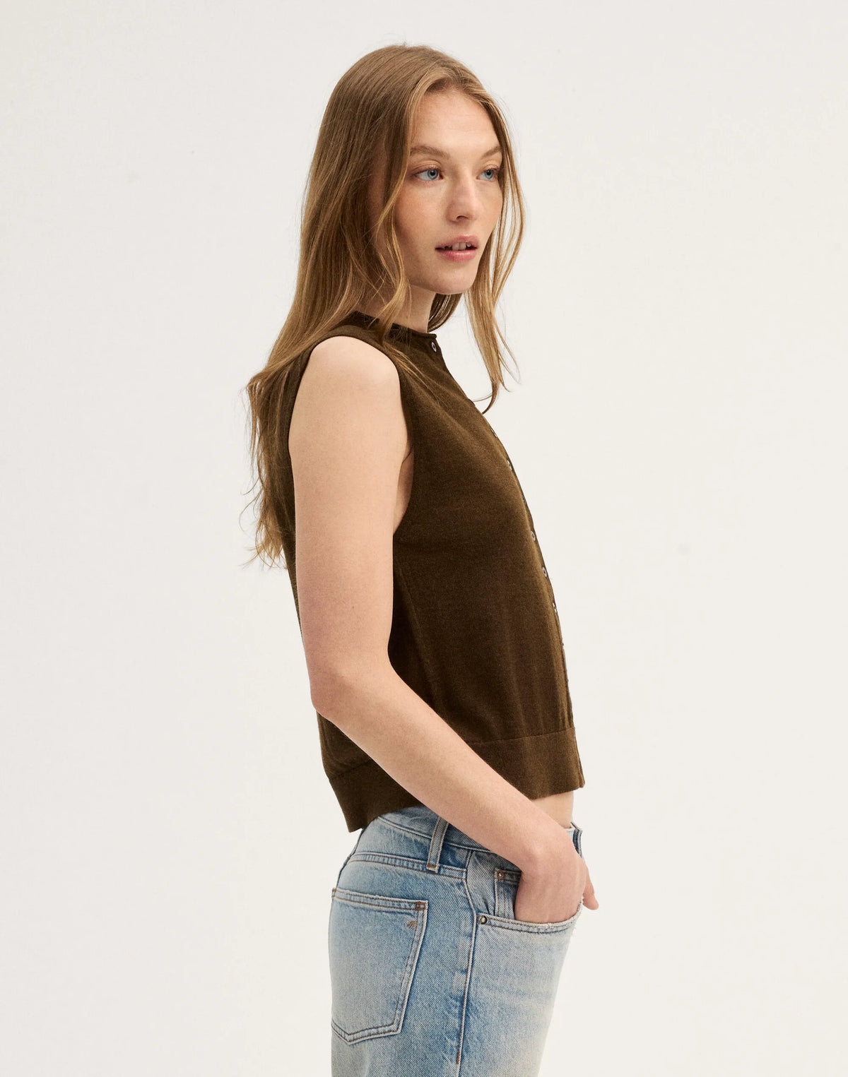 DARK BROWN