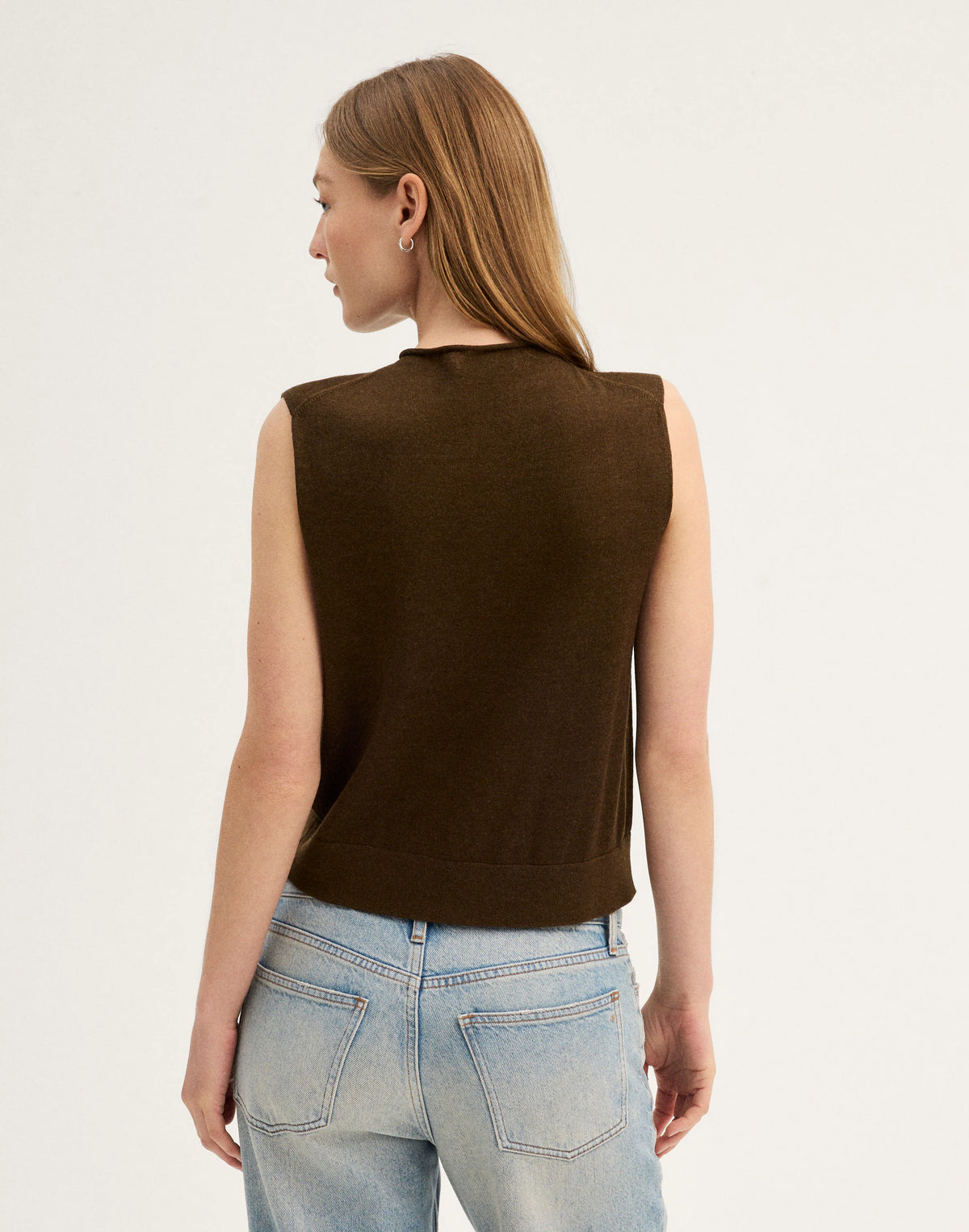 DARK BROWN