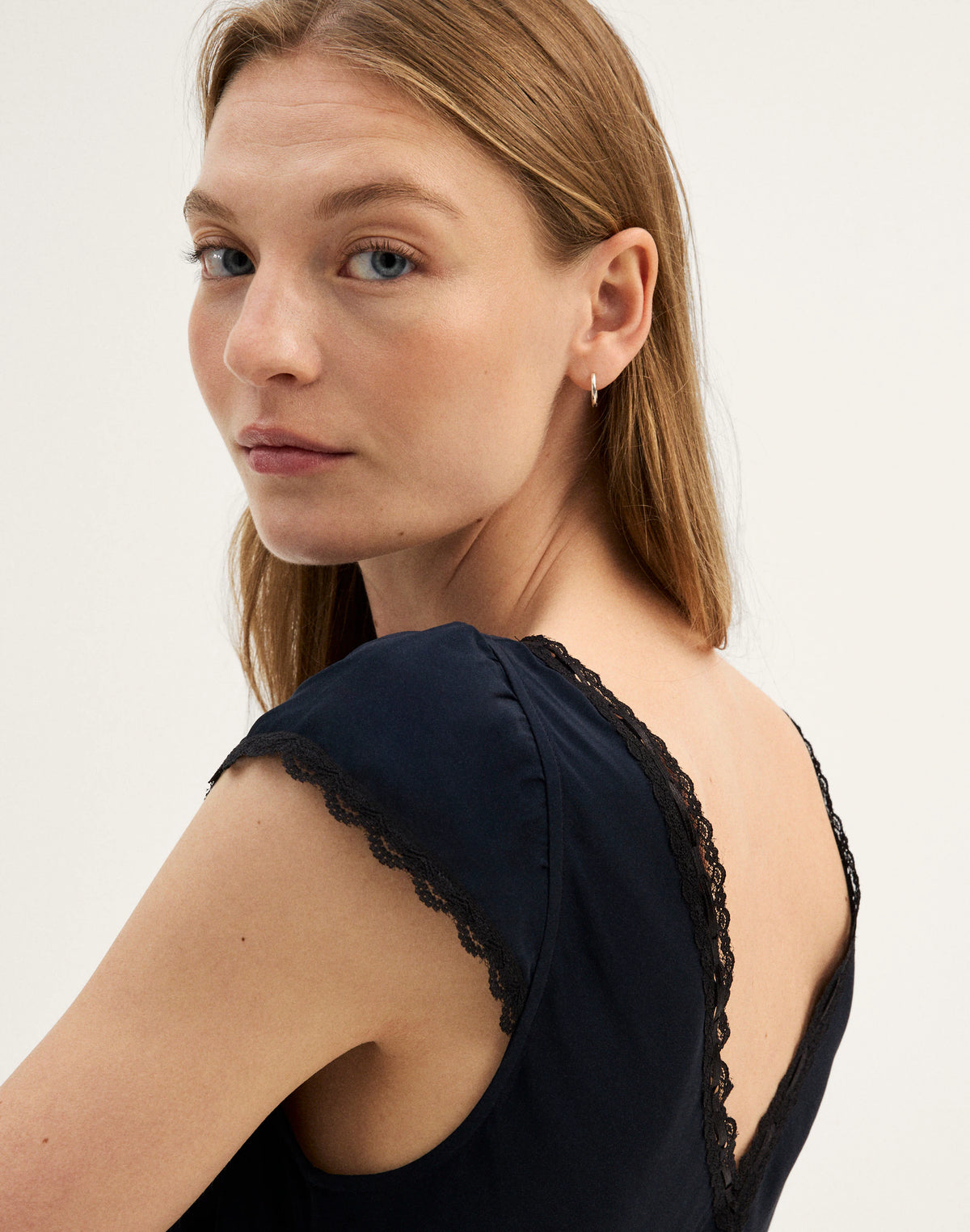 DEEP INDIGO