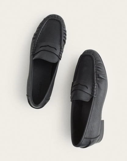 TRUE BLACK