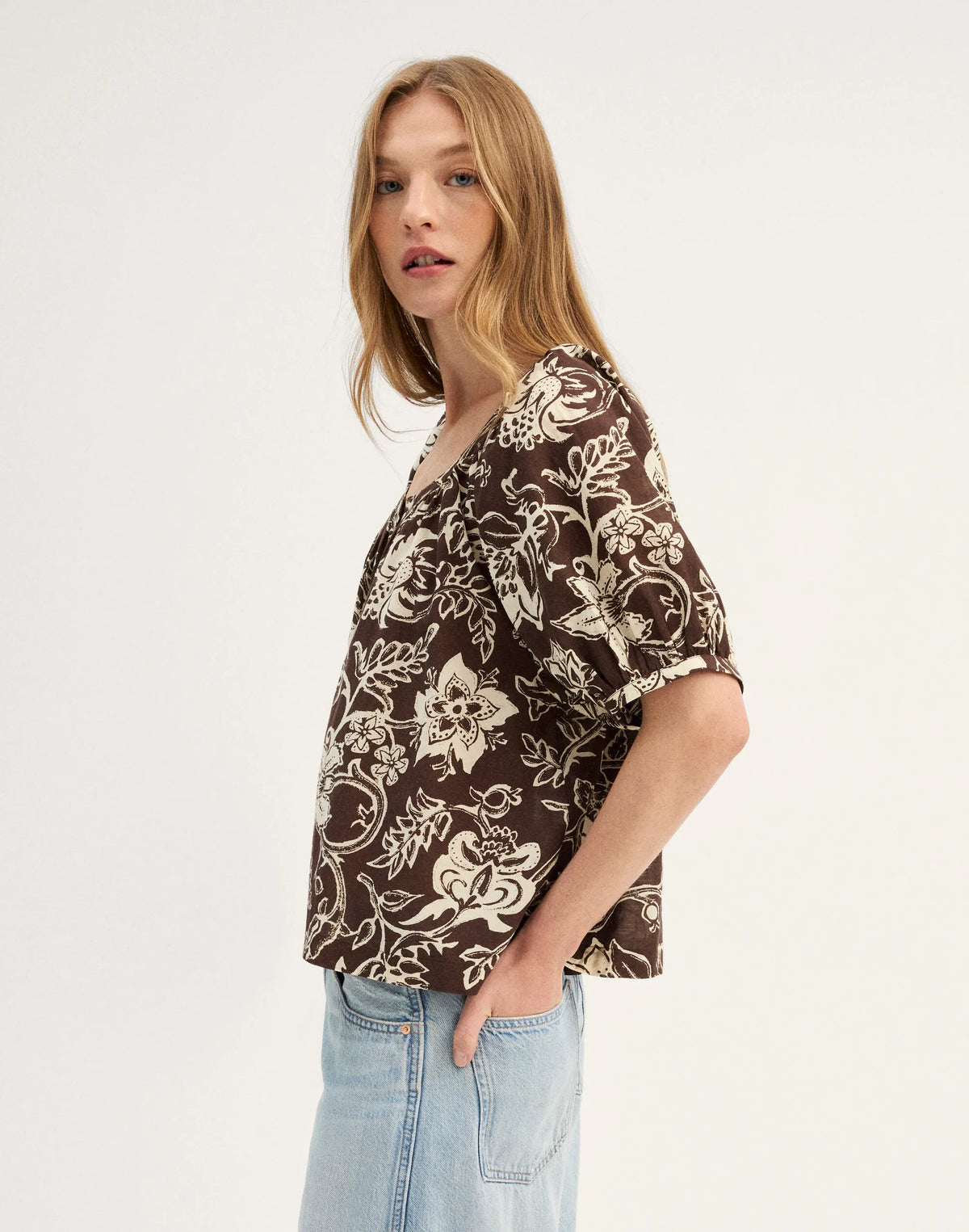 DARK BROWN