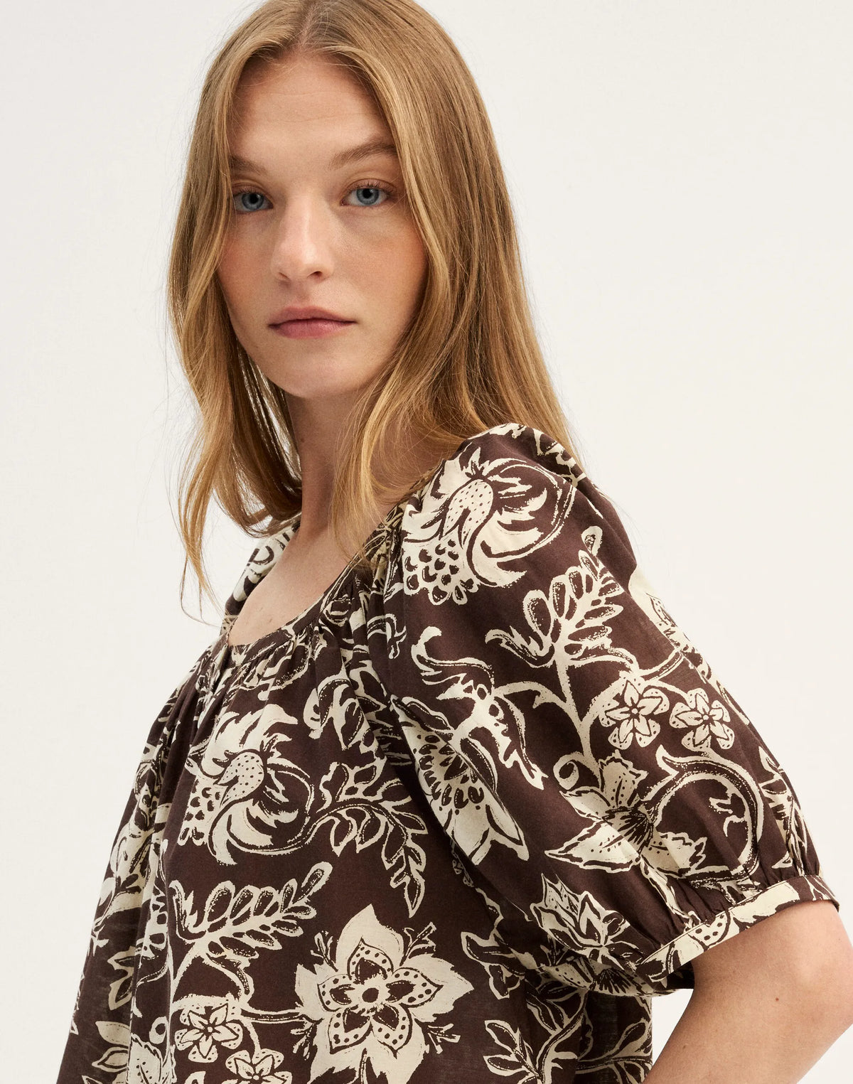 DARK BROWN